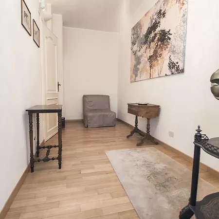 Central Flat Close To Royal Gardens Apartman
