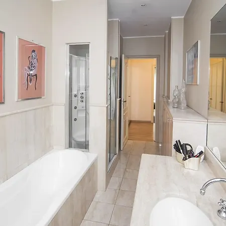 Central Flat Close To Royal Gardens